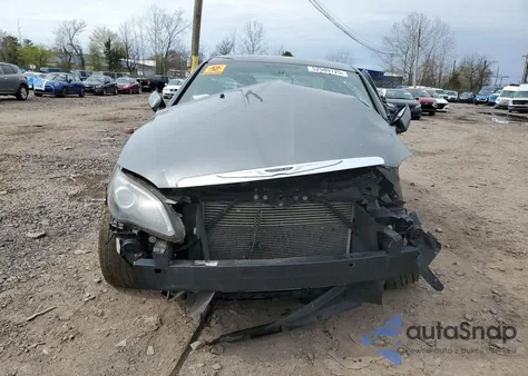 2013 Chrysler 200 Touring z USA, uszkodzony, nr VIN 1C3CCBBB0DN579597